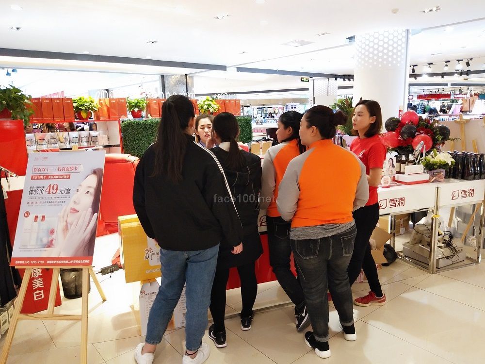 實體店如何發展？張女士的輕美容+互聯網化妝品店火爆開業